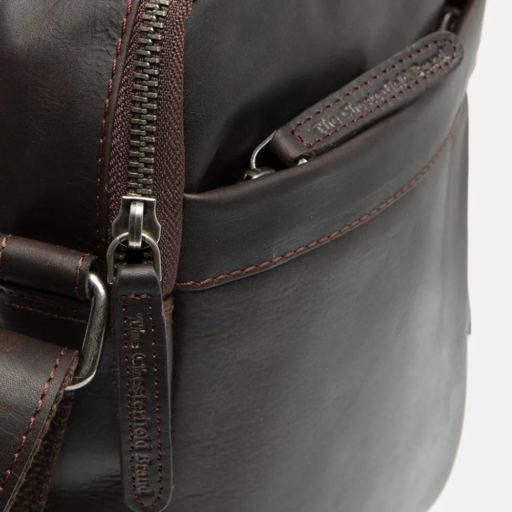 Schoudertassen^Chesterfield Alva schoudertas dark brown