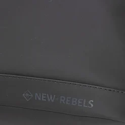 Vrijetijd Rugzakken | School Rugzakken^New Rebels Daley Flap rugzak black